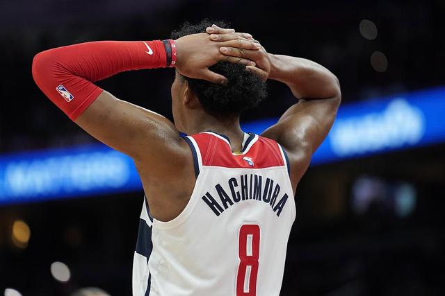 赵嘉义17分青岛胜广州 闫鹏飞12分上海负宁波